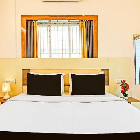 Super Hotel O Ruby Near Acropolis Mall Колката Екстериор снимка