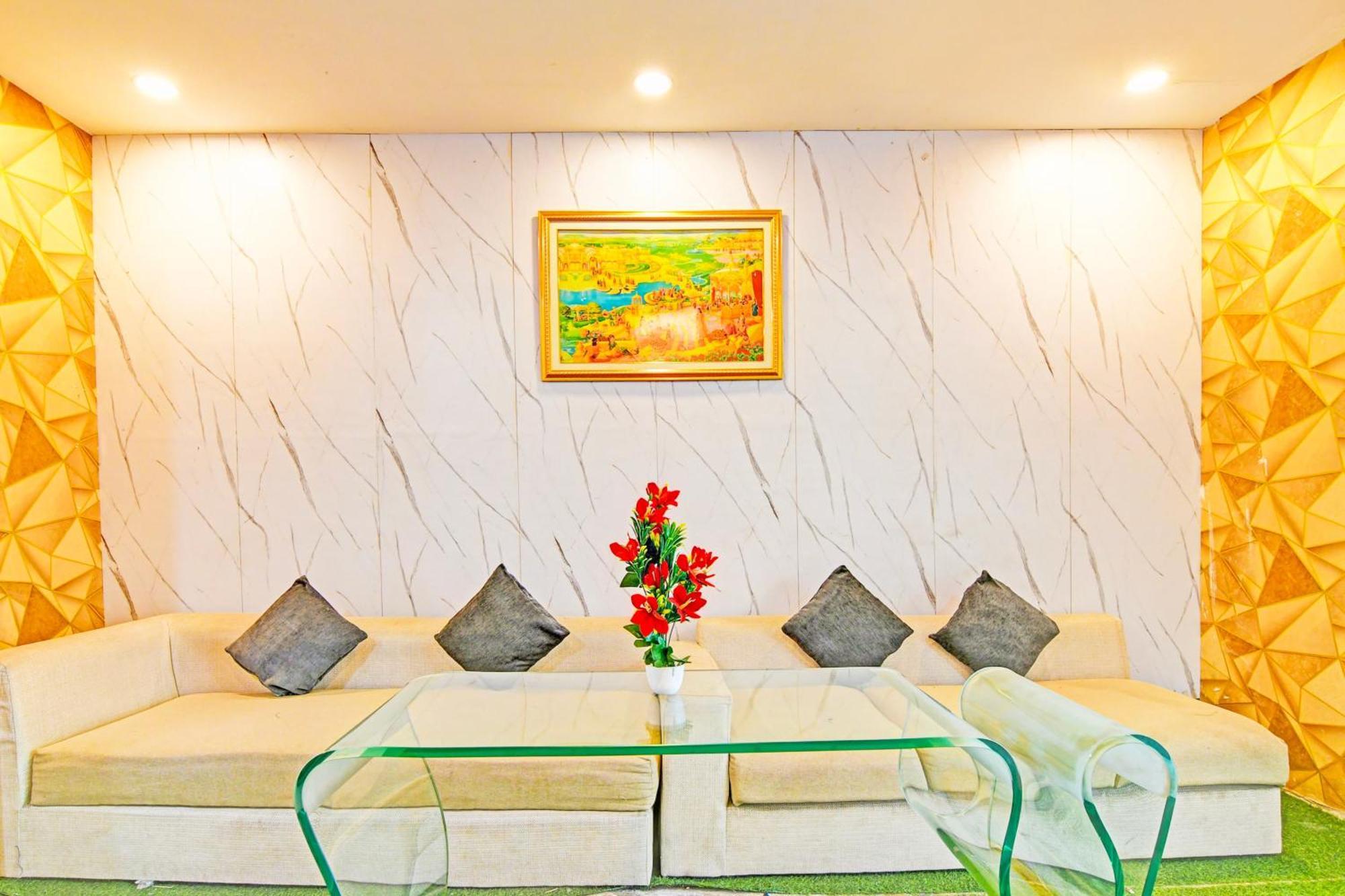 Super Hotel O Ruby Near Acropolis Mall Колката Екстериор снимка