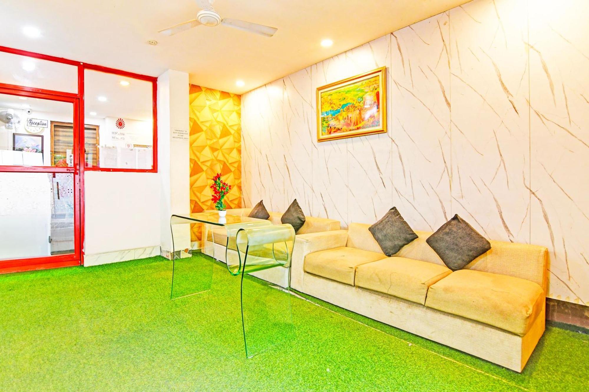 Super Hotel O Ruby Near Acropolis Mall Колката Екстериор снимка