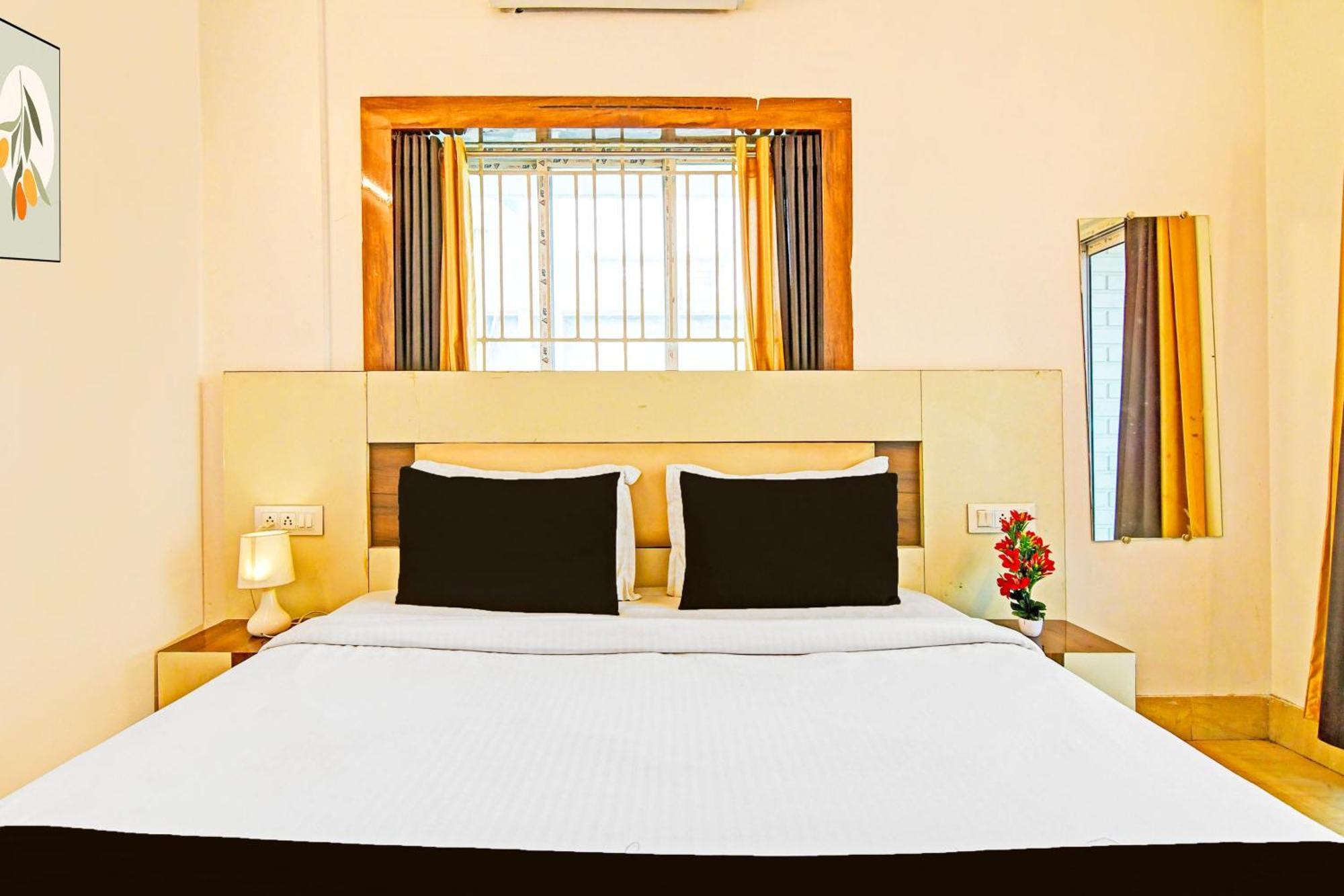 Super Hotel O Ruby Near Acropolis Mall Колката Екстериор снимка