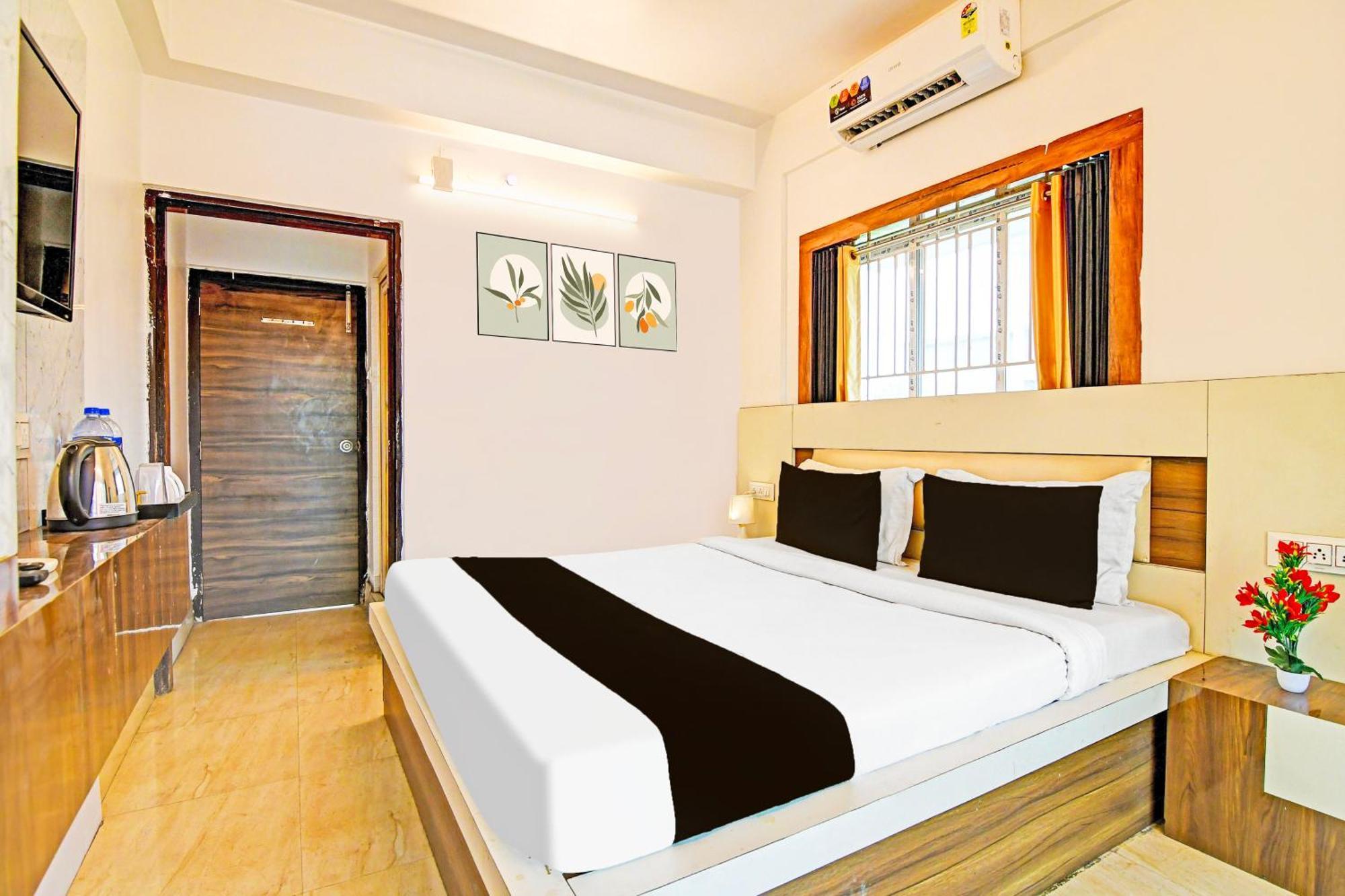 Super Hotel O Ruby Near Acropolis Mall Колката Екстериор снимка