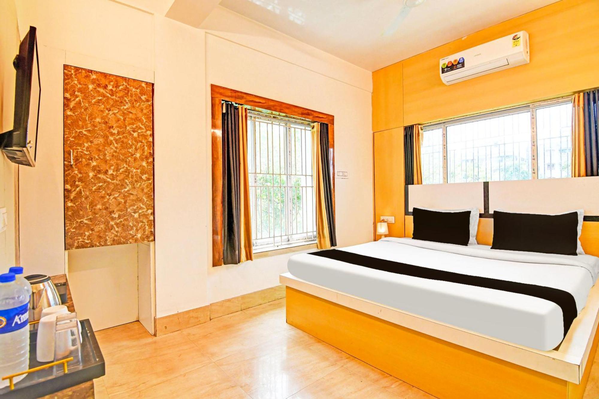 Super Hotel O Ruby Near Acropolis Mall Колката Екстериор снимка