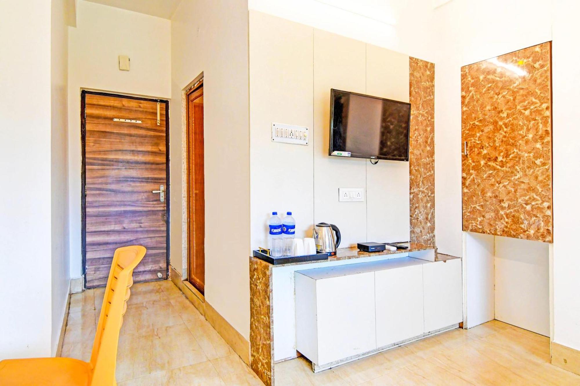 Super Hotel O Ruby Near Acropolis Mall Колката Екстериор снимка