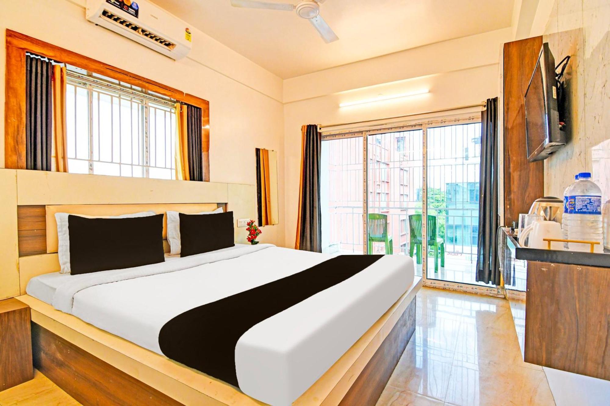 Super Hotel O Ruby Near Acropolis Mall Колката Екстериор снимка