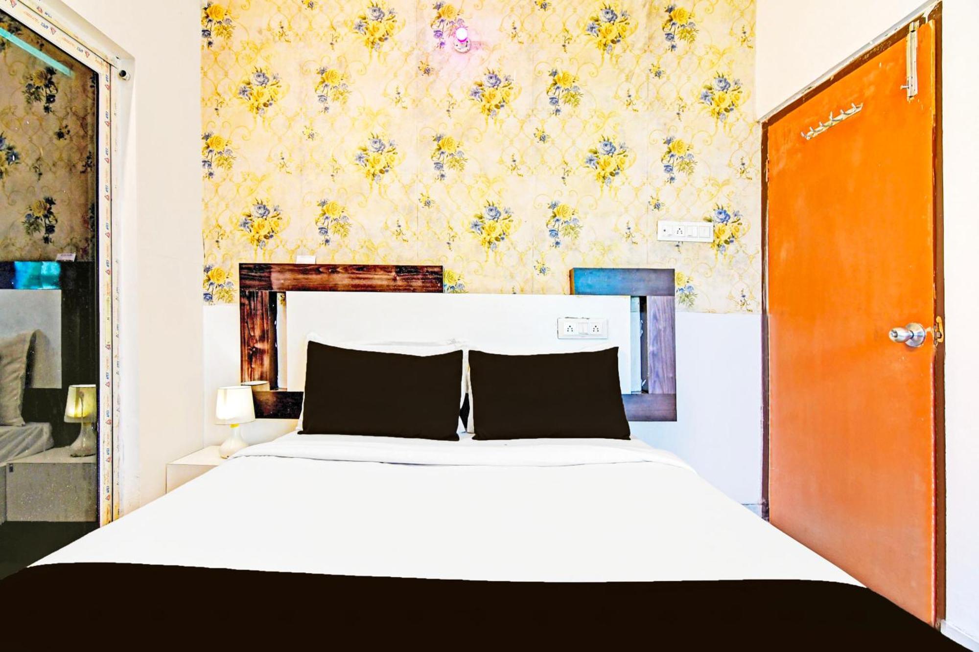 Super Hotel O Ruby Near Acropolis Mall Колката Екстериор снимка