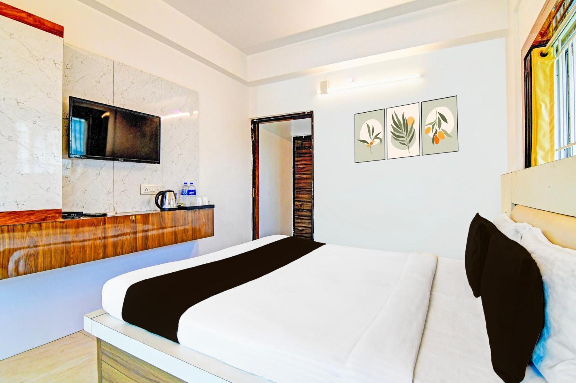 Super Hotel O Ruby Near Acropolis Mall Колката Екстериор снимка
